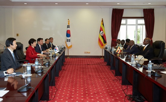 한-우간다 정상회담 통해 지속가능개발, 문화·교육, 국방 분야 및 북한·북핵 문제 협력 강화 한-우간다 정상회담 통해 지속가능개발, 문화·교육, 국방 분야 및 북한·북핵 문제 협력 강화